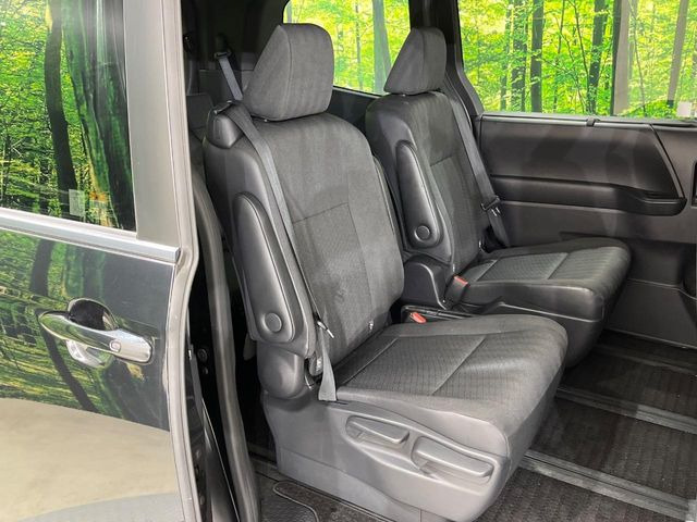 後部座席も気になるようなキズ・汚れやへたり等、大きなダメージはなく、良好な状態です。