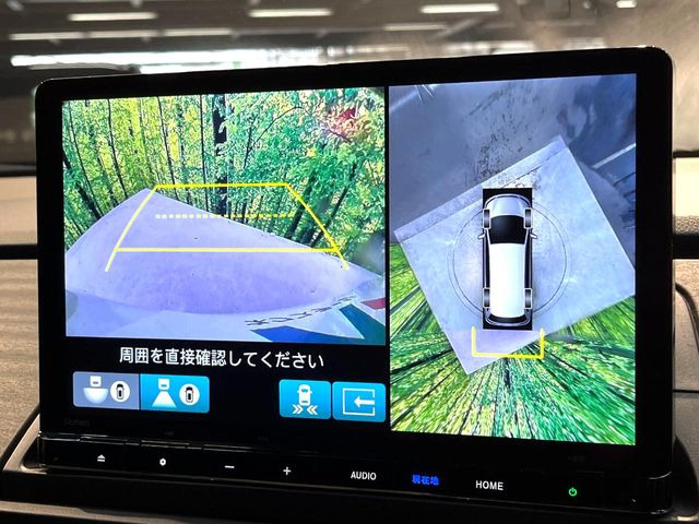 【マルチビューカメラシステム】専用のカメラにより、上から見下ろしたような視点で360度クルマの周囲を確認することができます☆死角部分も確認しやすく、狭い場所での切り返しや駐車もスムーズに行えます。