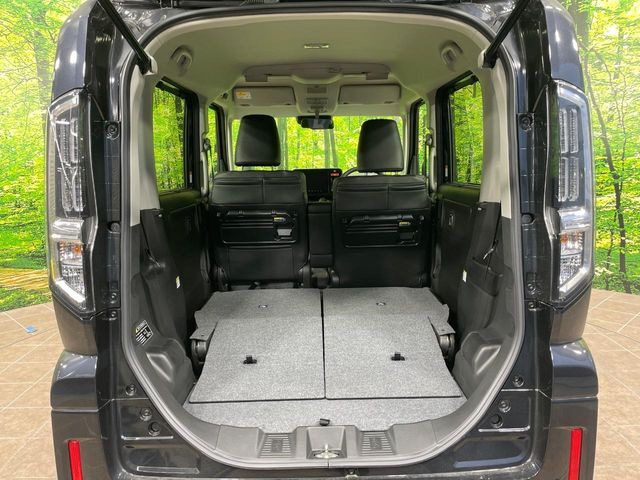 後席を格納すると、これだけの広さが!シーンに合わせたシートアレンジで、大きな荷物も積むことが出来ます♪