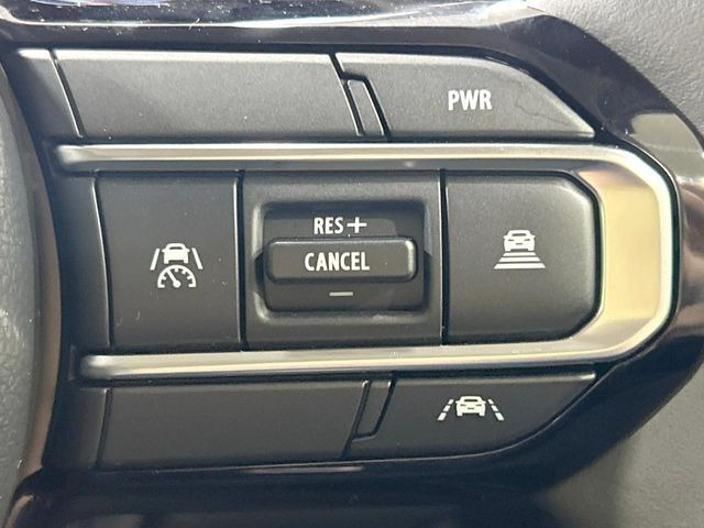 【アダプティブクルーズコントロール】高速道路での長距離走行が楽に!!自動で速度を保つクルーズコントロールが、衝突軽減システムと連携し、前方の車両を感知して車間を保つように速度調節してくれます!!