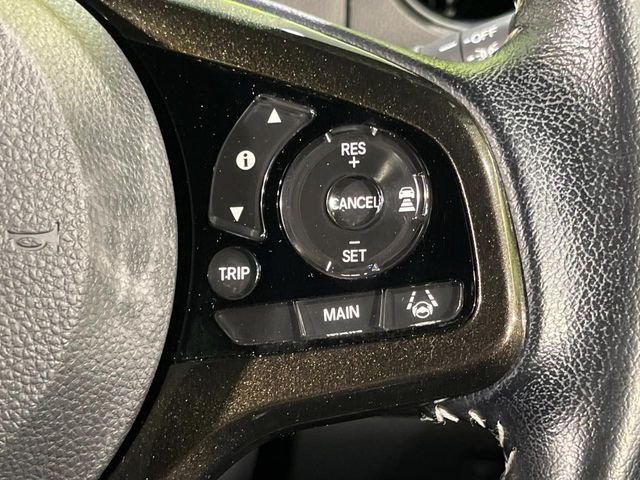 【アダプティブクルーズコントロール】高速道路での長距離走行が楽に!!自動で速度を保つクルーズコントロールが、衝突軽減システムと連携し、前方の車両を感知して車間を保つように速度調節してくれます!!