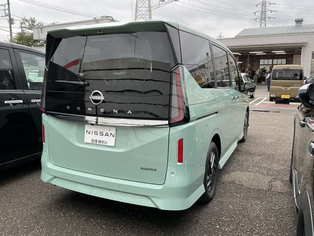 セレナ1.4 e-4ORCE ハイウェイスターV 4WD