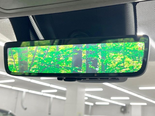 【デジタルインナーミラー】後席の大きな荷物や同乗者で後方が確認しづらい時でも安心!カメラが撮影した車両後方の映像をルームミラー内に表示。クリアな視界で状況の確認が可能です!