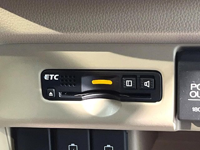 【ETC】高速道路の料金所をストレスなく通過!話題のスポットやサービスエリアに多い「スマートIC」利用時は必須のアイテムです。当店でセットアップを実施、ご納車当日からすぐにご利用いただけます!