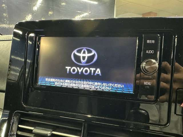 【純正ナビ】人気の純正ナビを装備しております。ナビの使いやすさはもちろん、オーディオ機能も充実!キャンプや旅行はもちろん、通勤や買い物など普段のドライブも楽しくなるはず♪