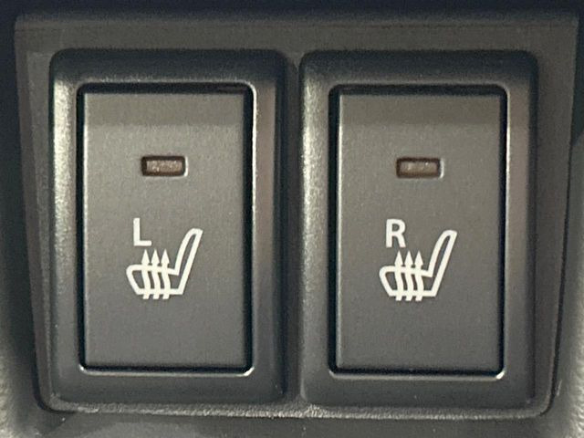 【シートヒーター】寒い日に重宝するシートヒーター!エアコンより早く温まってくれるので寒がりの人も安心ですね♪エアコンの温風は乾燥するから苦手、という方にもをおすすめです。