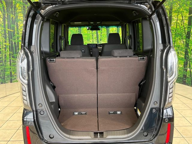 積み下ろしのしやすいデッキにはたっぷりと荷物を積み込んでいただけます。遊びから仕事まで、様々なシーンで頼れます♪