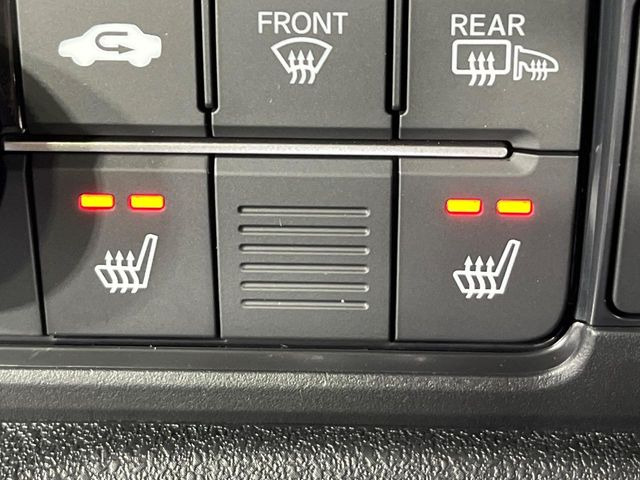【前席シートヒーター】寒い日に重宝するシートヒーター!エアコンより早く温まってくれるので寒がりの人も安心ですね♪エアコンの温風は乾燥するから苦手、という方にもをおすすめです。