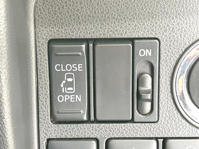【パワースライドドア】スマートキーや運転席のスイッチでスライドドアの開閉が可能♪電動だから力を入れてドアを開ける必要が無く、小さいお子様でも、重い荷物を持っている時もラクに開け閉めできます♪
