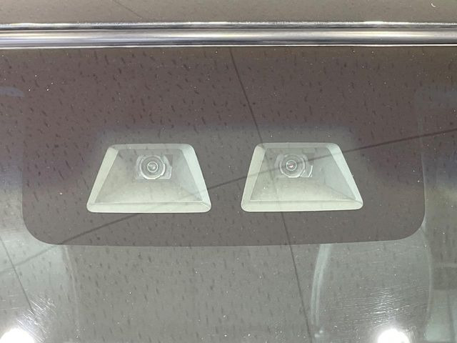 【スマートアシスト】走行中に前方の車両等を認識し、衝突しそうな時は警報とブレーキで衝突回避と被害軽減をアシスト。より安全にドライブをお楽しみいただけます。