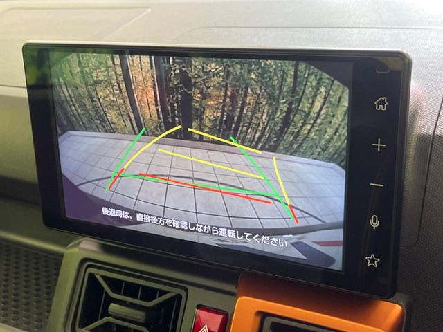 【バックカメラ】駐車時に後方がリアルタイム映像で確認できます。大型商業施設や立体駐車場での駐車時や、夜間のバック時に大活躍!運転スキルに関わらず、今や必須となった装備のひとつです!
