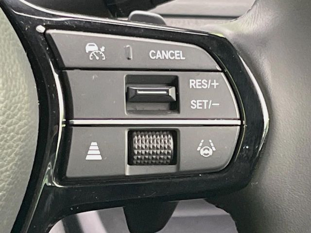 【アダプティブクルーズコントロール】高速道路での長距離走行が楽に!!自動で速度を保つクルーズコントロールが、衝突軽減システムと連携し、前方の車両を感知して車間を保つように速度調節してくれます!!