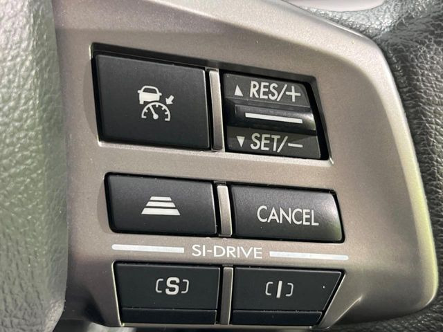 【全車速追従機能付クルーズコントロール】高速道路での長距離走行が楽に!!自動で速度を保つクルーズコントロールが、衝突軽減システムと連携し、前方の車両を感知して車間を保つように速度調節してくれます!!