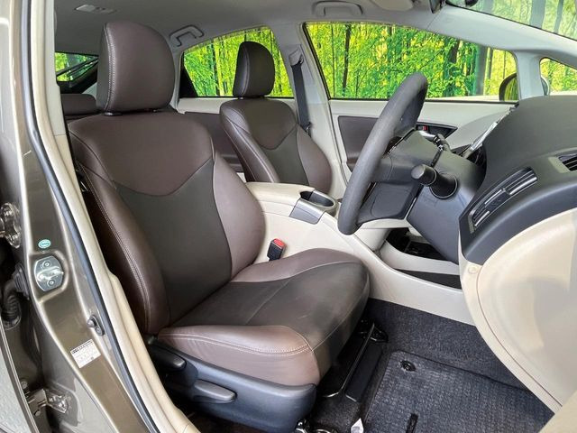 運転席シート廻りは使用感も少なく、良好な状態となっています。丁寧に使われていたことがよくわかりますね。
