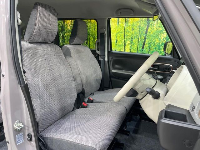 運転席シート廻りは使用感も少なく、良好な状態となっています。前オーナー様が丁寧に使っていたことがよくわかりますね。