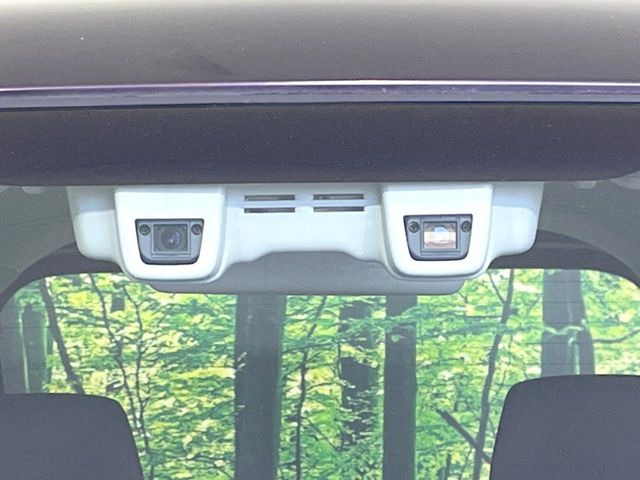 【スマートブレーキサポート】走行中に前方の車両等を認識し、衝突しそうな時は警報とブレーキで衝突回避と被害軽減をアシスト。より安全にドライブをお楽しみいただけます。