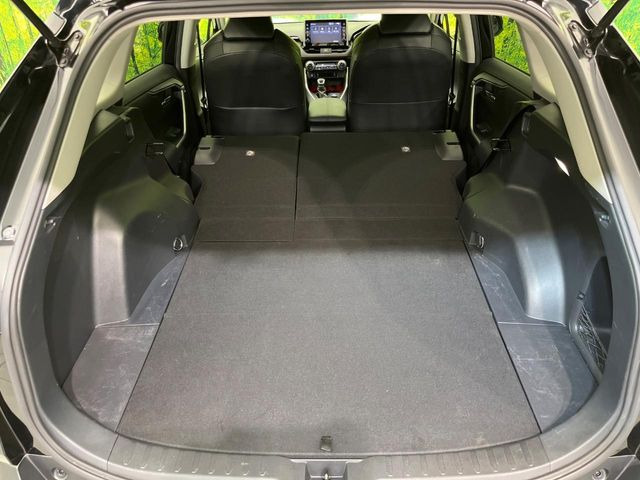 積み下ろしのしやすいデッキにはたっぷりと荷物を積み込んでいただけます。遊びから仕事まで、様々なシーンで頼れます♪