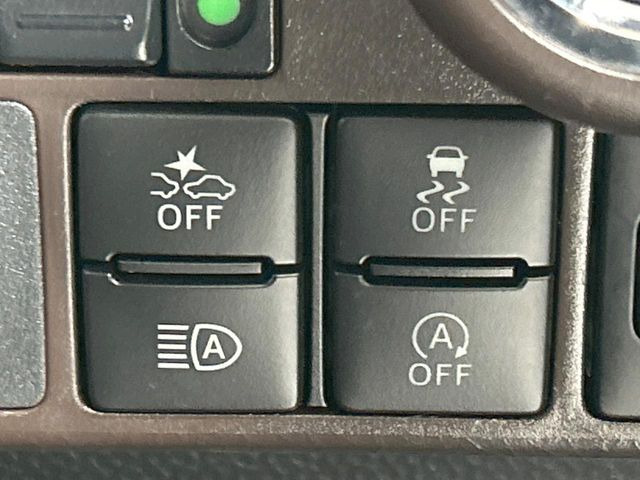 【スマートアシスト】走行中に前方の車両等を認識し、衝突しそうな時は警報とブレーキで衝突回避と被害軽減をアシスト。より安全にドライブをお楽しみいただけます。