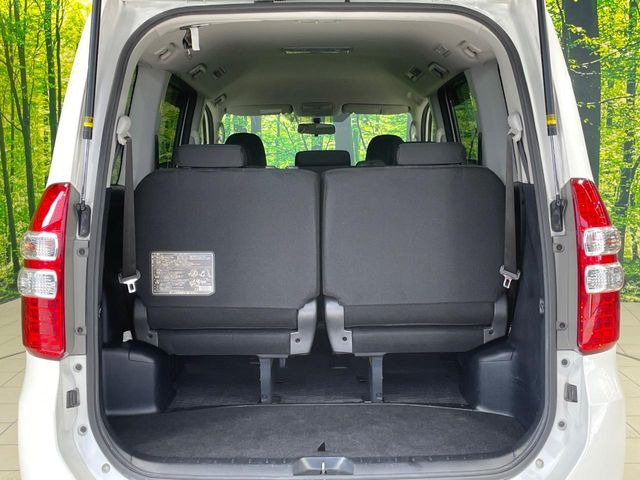 普段のお買い物や通勤、送迎等に十分な荷室スペースを確保しております。セカンドシートを倒すと、大きな荷物の積載も可能です♪