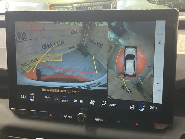 【パノラミックビューモニター】専用のカメラにより、上から見下ろしたような視点で360度クルマの周囲を確認することができます☆死角部分も確認しやすく、狭い場所での切り返しや駐車もスムーズに行えます。