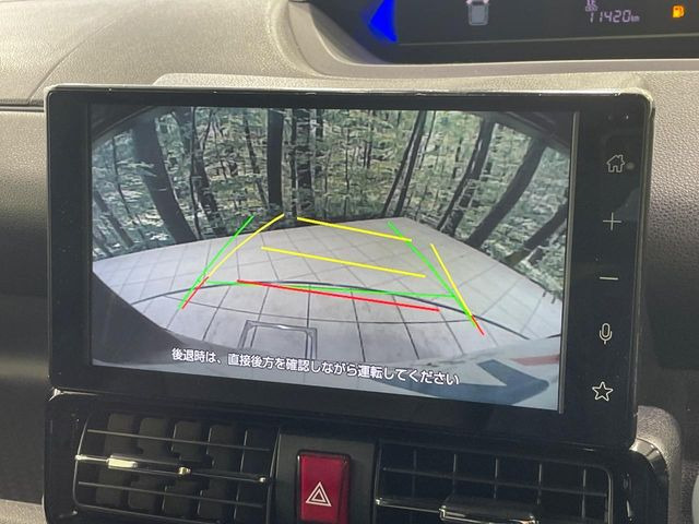 【バックカメラ】駐車時に後方がリアルタイム映像で確認できます。大型商業施設や立体駐車場での駐車時や、夜間のバック時に大活躍!