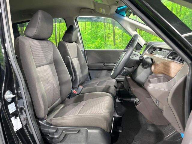 運転席シート廻りは使用感も少なく、良好な状態となっています。丁寧に使われていたことがよくわかりますね。