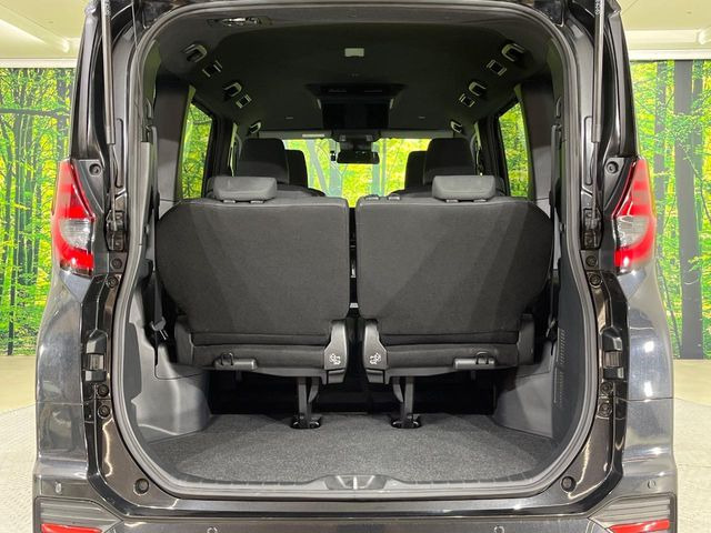 普段のお買い物や通勤、送迎等に十分な荷室スペースを確保しております。セカンドシートを倒すと、大きな荷物の積載も可能です♪