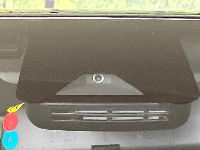 【トヨタセーフティセンス】走行中に前方の車両等を認識し、衝突しそうな時は警報とブレーキで衝突回避と被害軽減をアシスト。より安全にドライブをお楽しみいただけます。