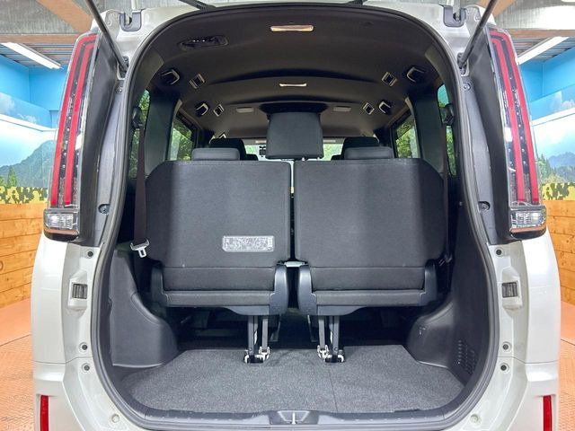 普段のお買い物や通勤、送迎等に十分な荷室スペースを確保しております。セカンドシートを倒すと、大きな荷物の積載も可能です♪