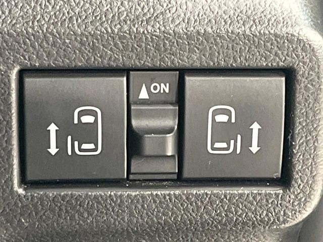 【両側パワースライドドア】スマートキーや運転席のスイッチで後席両側スライドドアの開閉が可能♪電動だから力を入れてドアを開ける必要が無く、小さなお子様でも簡単に開け閉めでき快適です♪