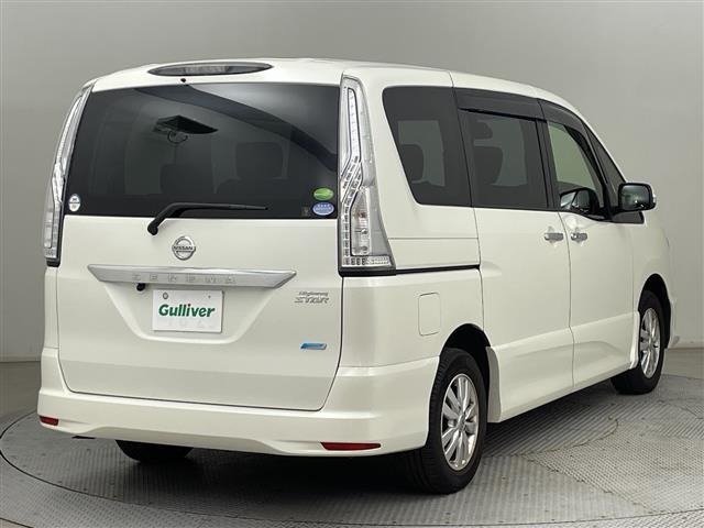 セレナ2.0 ハイウェイスター Vセレクション+Safety 4WD