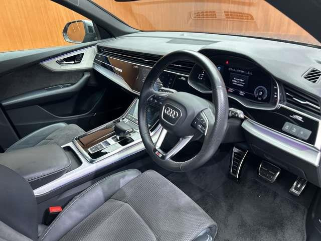 Q855 TFSI クワトロ デビューパッケージ Sライン 4WD