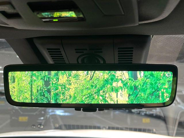 【デジタルインナーミラー】後席の大きな荷物や同乗者で後方が確認しづらい時でも安心!カメラが撮影した車両後方の映像をルームミラー内に表示。クリアな視界で状況の確認が可能です!