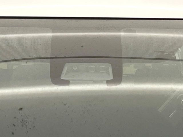 【トヨタセーフティセンス】走行中に前方の車両等を認識し、衝突しそうな時は警報とブレーキで衝突回避と被害軽減をアシスト。より安全にドライブをお楽しみいただけます。