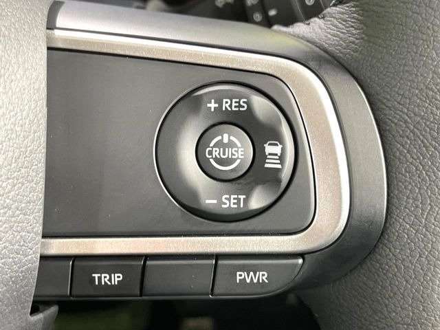 【スマートアシスト】走行中に前方の車両等を認識し、衝突しそうな時は警報とブレーキで衝突回避と被害軽減をアシスト。より安全にドライブをお楽しみいただけます。