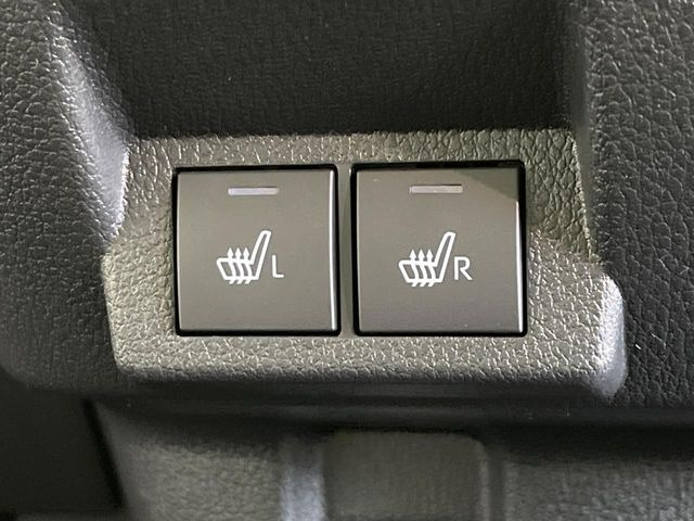 【シートヒーター】寒い日に重宝するシートヒーター!エアコンより早く温まってくれるので寒がりの人も安心ですね♪エアコンの温風は乾燥するから苦手、という方にもをおすすめです。