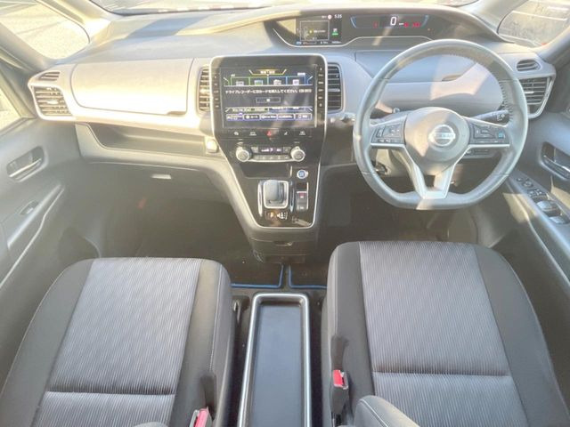 セレナ1.2 e-POWER ハイウェイスターV