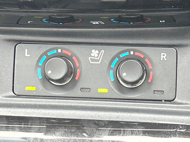 【シートヒーター&ベンチレーション】夏場は涼しい風でお尻や背中の熱やムレを防ぎ、冬はエアコンよりも早く温まってポカポカに!季節を問わず快適に過ごせます。