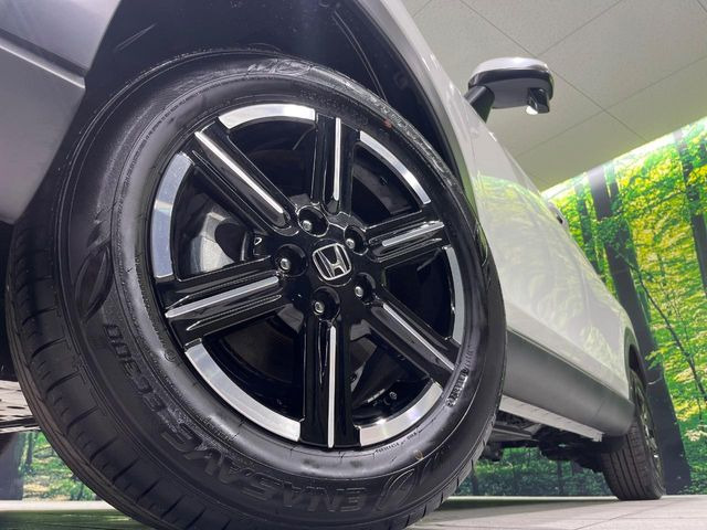 �y����16�C���`�A���~�z�C�[���z�O�ςɃ}�b�`���������A���~�z�C�[���𑕒����Ă���܂��B�e��ЊO�A���~�z�C�[����A�X�^�b�h���X�^�C�����戵�����Ă���܂��B���񂲑��k����������