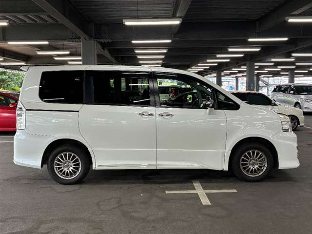 ヴォクシー2.0 ZS 煌II 4WD