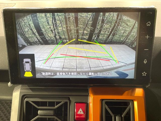 【バックカメラ】駐車時に後方がリアルタイム映像で確認できます。大型商業施設や立体駐車場での駐車時や、夜間のバック時に大活躍!運転スキルに関わらず、今や必須となった装備のひとつです!
