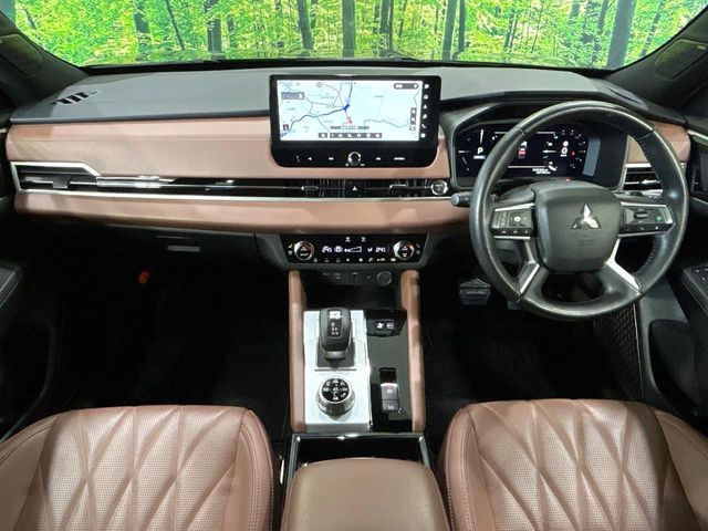 アウトランダーPHEV 2.4 P エグゼクティブ パッケージ 4WD