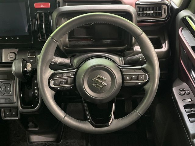 【純正革巻きステアリング】上質な革を使用することで、手にしっかり馴染みとても運転しやすいハンドルです♪