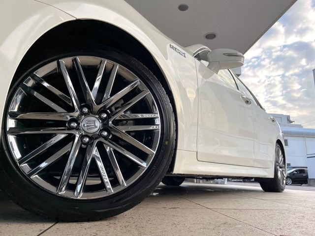 �y����18�C���`�A���~�z�C�[���z�O�ςɃ}�b�`���������A���~�z�C�[���𑕒����Ă���܂��B�e��ЊO�A���~�z�C�[����A�X�^�b�h���X�^�C�����戵�����Ă���܂��B���񂲑��k����������