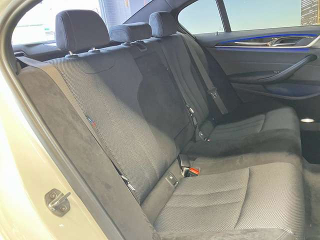 車内もキレイで嫌な臭いもありません☆気になる方は内装のスチームクリーナーも施工可能です♪