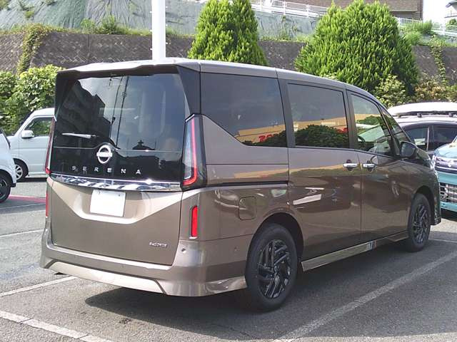 セレナ1.4 e-4ORCE ハイウェイスターV 4WD