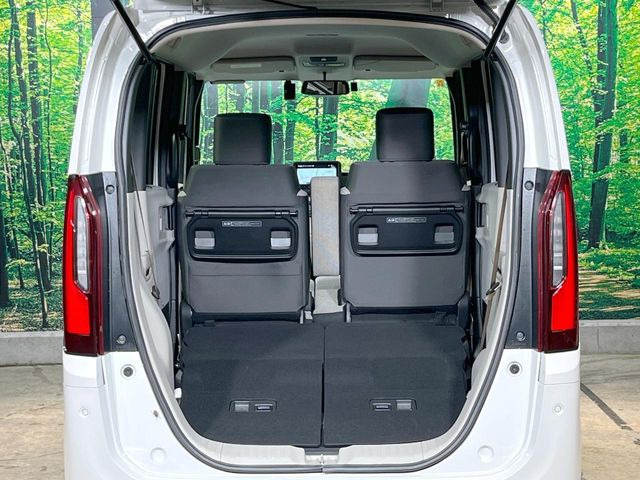 普段のお買い物や通勤、送迎等に十分な荷室スペースを確保しております。セカンドシートを倒すと、大きな荷物の積載も可能です♪