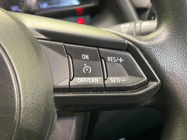 【クルーズコントロール】高速道路もラクラク走行。アクセルを離しても一定速度で走行ができ、長距離運転時の負担を軽減!加速・減速も簡単なスイッチ操作で調整できます。
