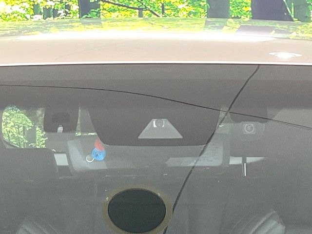 【トヨタセーフティセンス】走行中に前方の車両等を認識し、衝突しそうな時は警報とブレーキで衝突回避と被害軽減をアシスト。より安全にドライブをお楽しみいただけます。