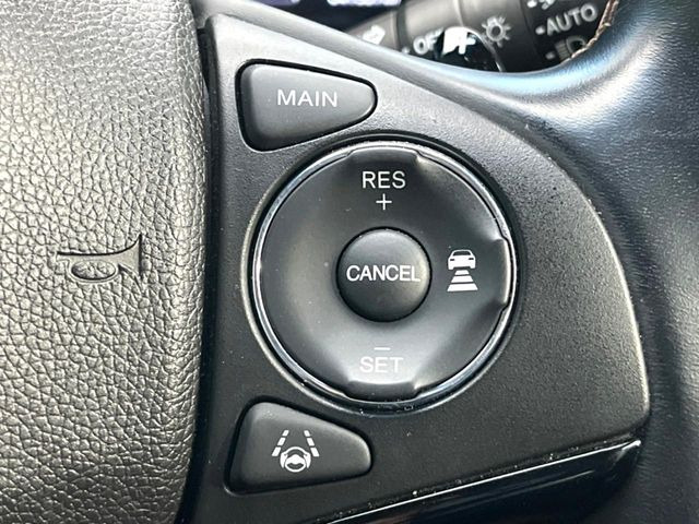 【アダプティブクルーズコントロール】高速道路での長距離走行が楽に!!自動で速度を保つクルーズコントロールが、衝突軽減システムと連携し、前方の車両を感知して車間を保つように速度調節してくれます!!